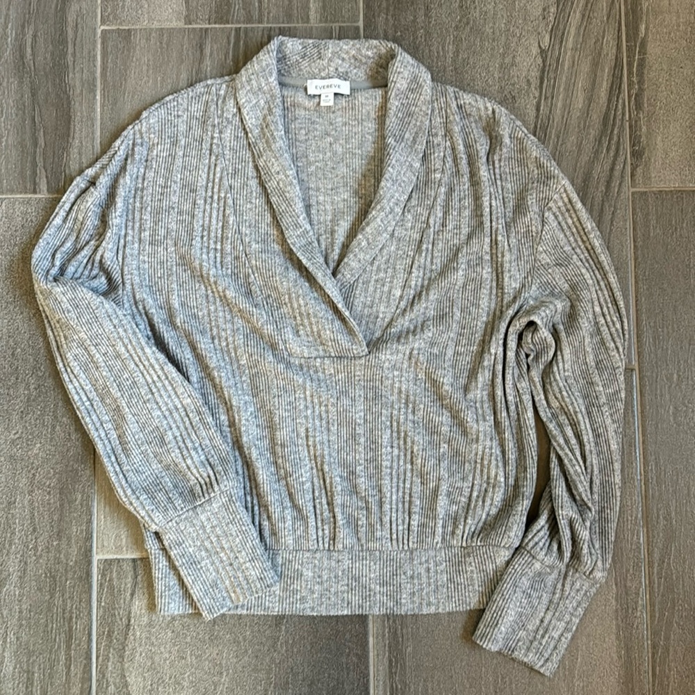 Evereve ribbed grey top
